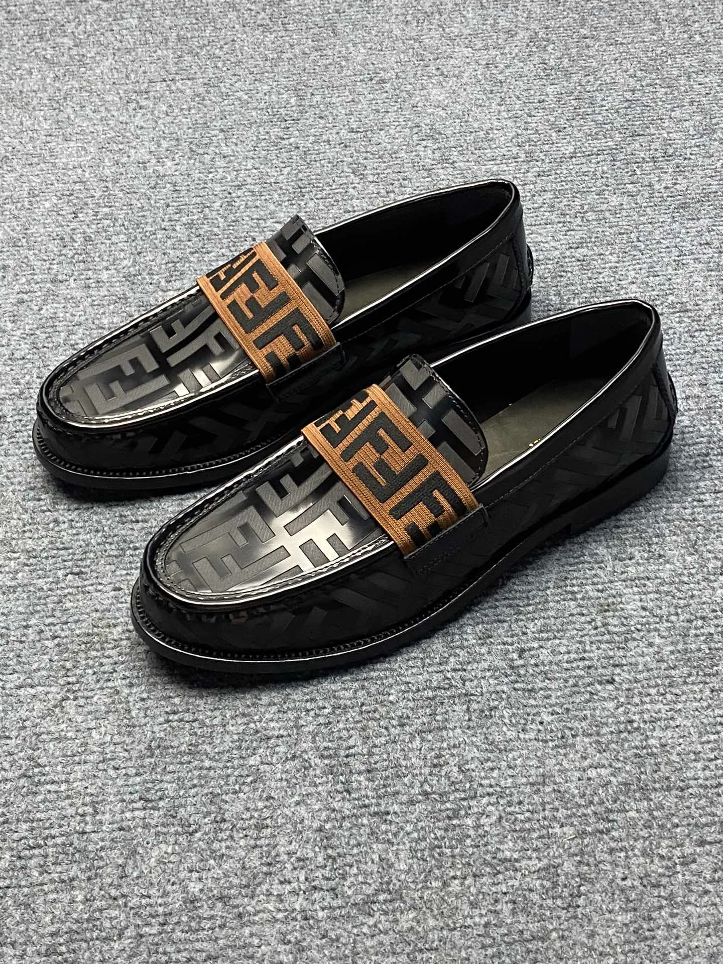 Factory price 960FENDI Fendi men's breathable and comfortable leather shoes. Original development. The leather outsole is made of leather. Counters copy one to one. Imported counter cowhide. Imported water dyes cattle. 38 to 44. (45.46. can be ordered. 47.